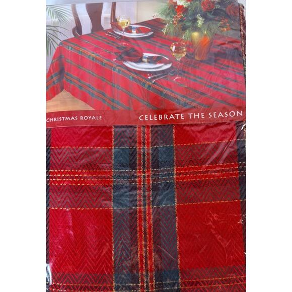 Christmas Royale Vintage Table Cloth Oblong Red Multi Holiday Party 85-20 - Picture 1 of 4